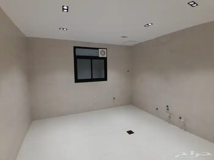 للبيع دور ثاني مع سطح مستقل بحي المعارض ب520الف 6غرف 9