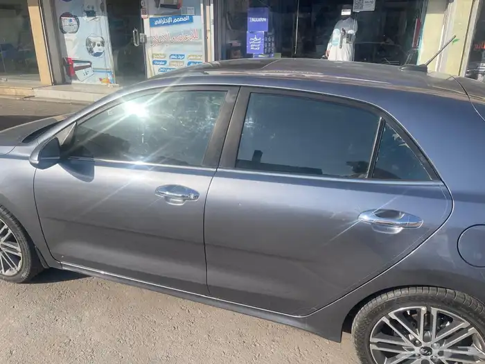 كيا ريو هاتش باك 0