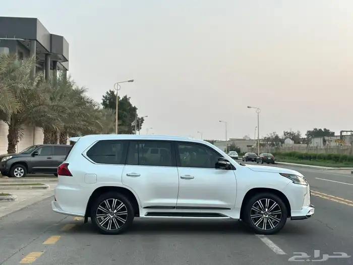 لكزس LX570 2021 سعودي شبه جديد 8