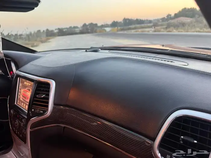 جيب جراند شروكيSRT 2015 26