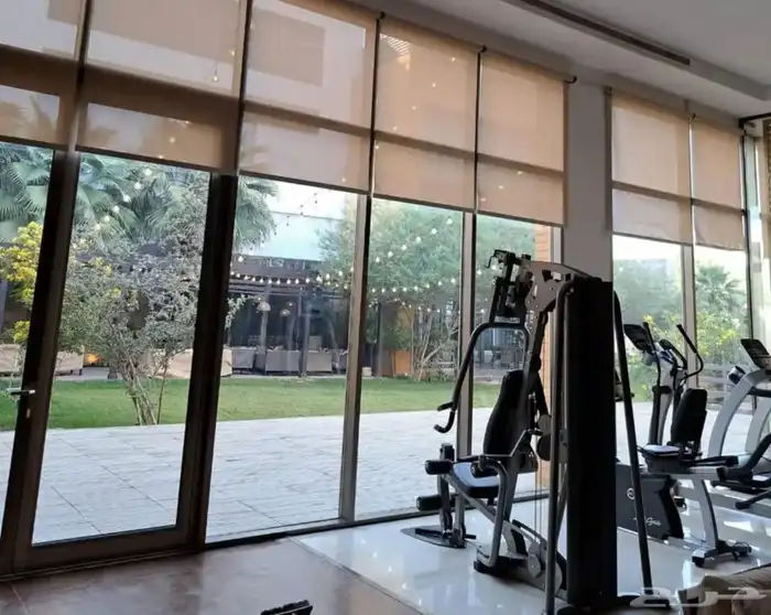 ستاير رول بلاك اوت صن سكرين تحكم بالريموت 1