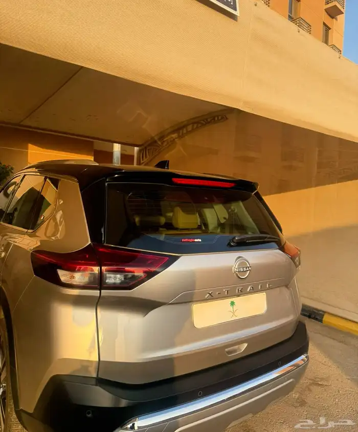 نيسان إكس تريل فل كامل سقف اسود جلد جملي 4