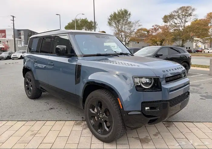 للبيع ديفندر موديل 2022 شاشه كبيره وارد كندا 3