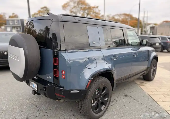 للبيع ديفندر موديل 2022 شاشه كبيره وارد كندا 5