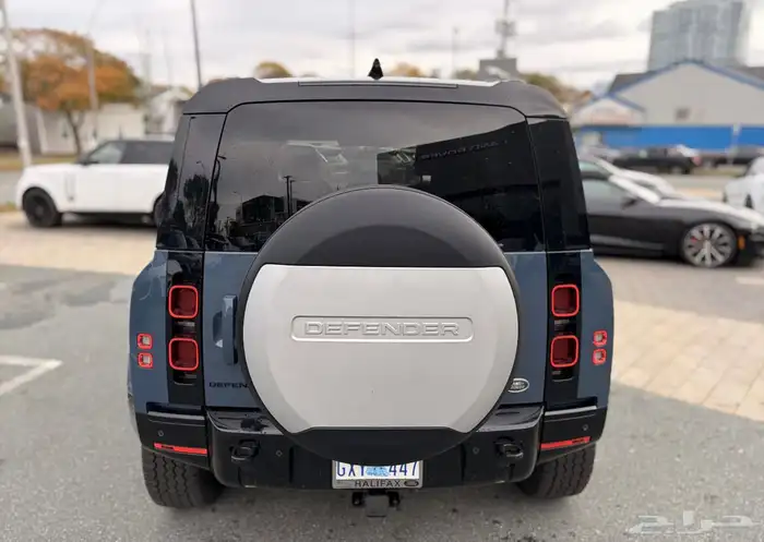 للبيع ديفندر موديل 2022 شاشه كبيره وارد كندا 2