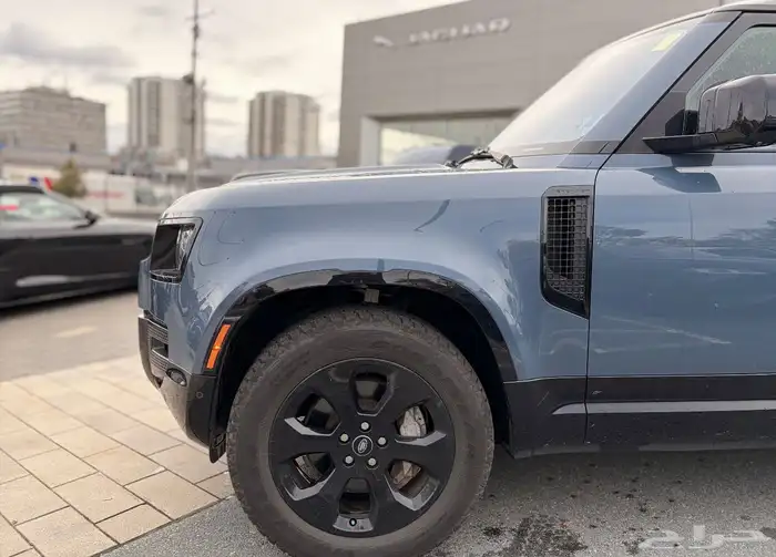 للبيع ديفندر موديل 2022 شاشه كبيره وارد كندا 0