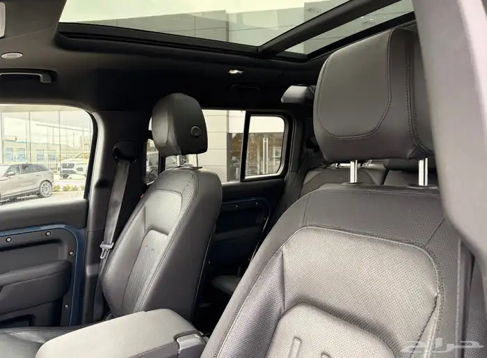 للبيع ديفندر موديل 2022 شاشه كبيره وارد كندا 7