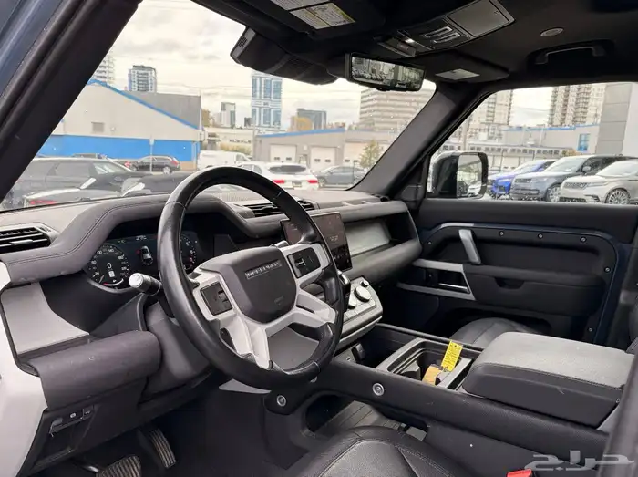 للبيع ديفندر موديل 2022 شاشه كبيره وارد كندا 8