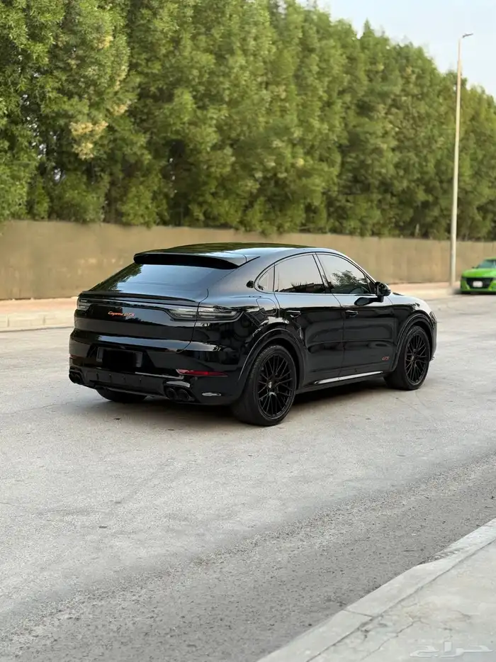 PORSCHE CAYENNE GTS 2022 5