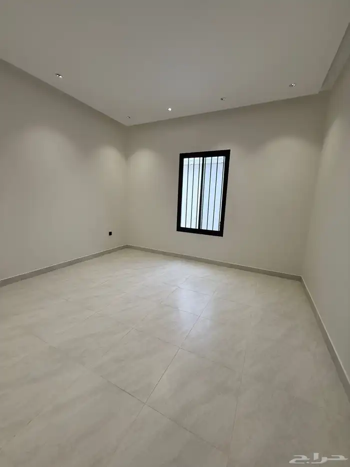 للبيع ارواف ارضيه وعلويه بحوش وسطح خاص الزهور المحاله ابها 40