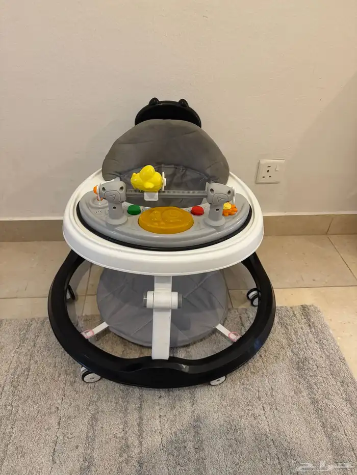 عربة أطفال بحالة جيدة للغاية 0