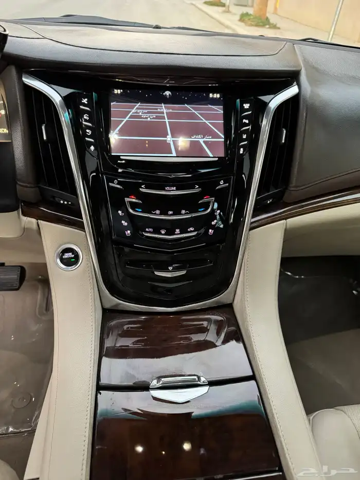 اسكاليد 2015 قصير سعودي اعلى فئه بحالة الوكاله 31