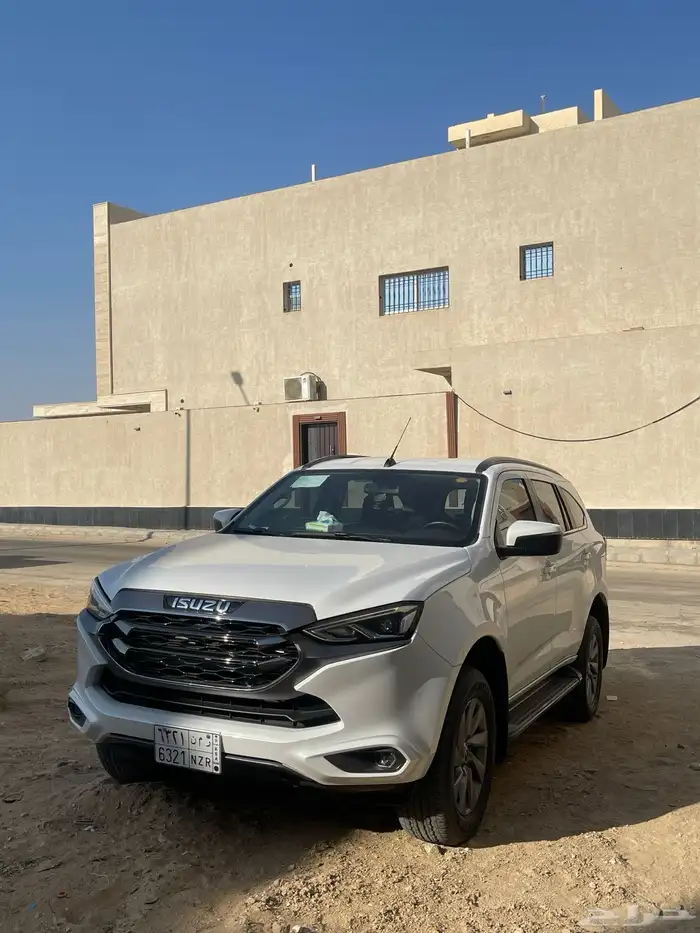 جيب ايسوزو 2024 فل كامل مكينه 3000 ممشى 30 الف 0