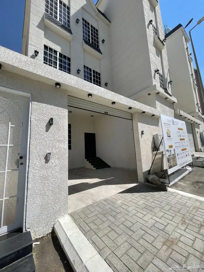 للبيع شقه دور ارضى بحوش وبايكة سياره موقع مميز شرق الخميس 2