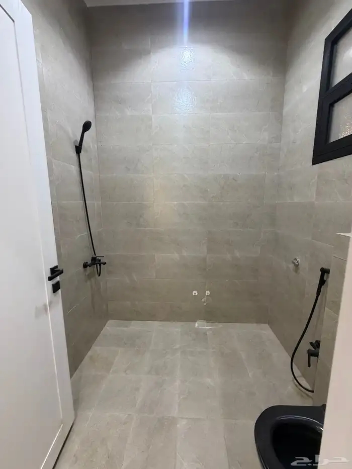 للبيع فيلا كبيره مودرن البكيريه حي الرياض 15