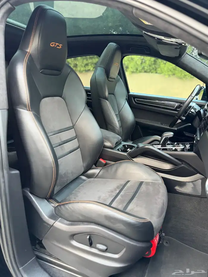 PORSCHE CAYENNE GTS 2022 29