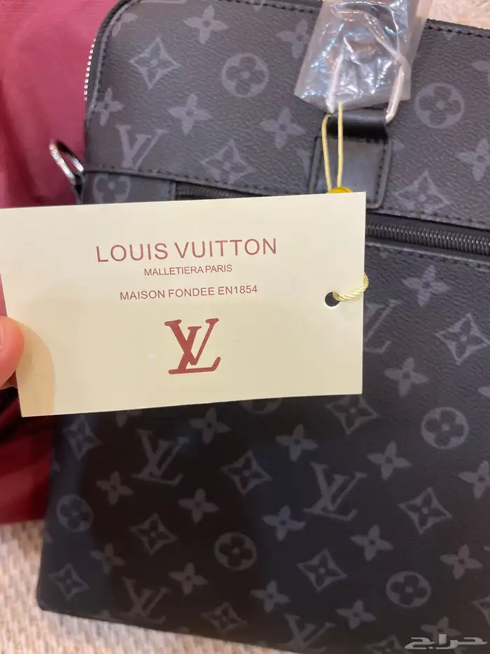 شنطة ماركة لوي فيتون ( Louis Vuitton). 2