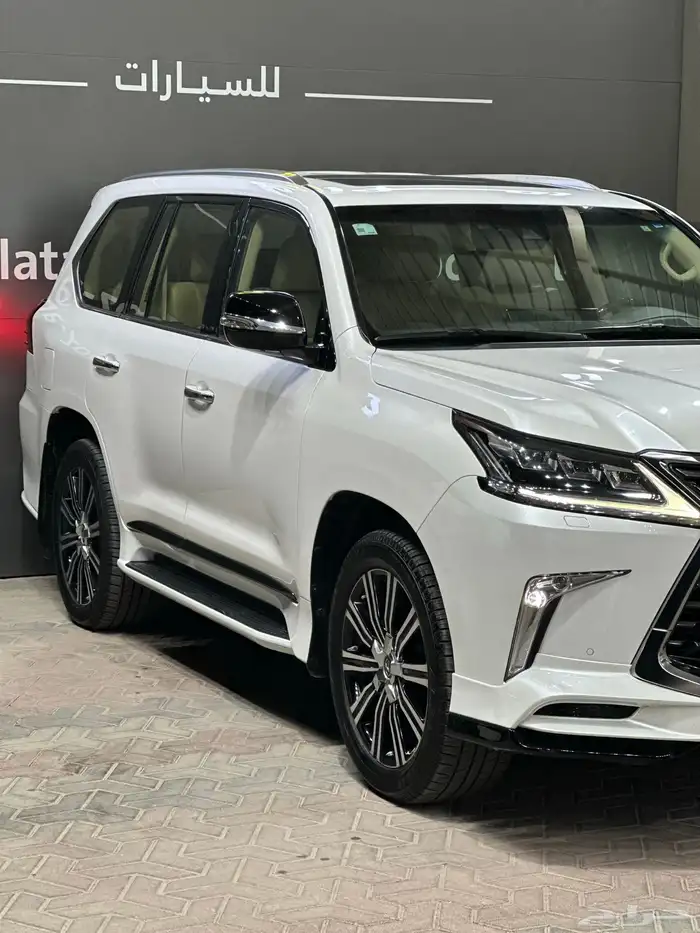 لكزس LX570 - عداد 56 الف - 2021 - سعودي 4