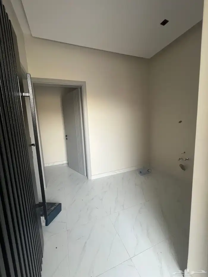 دور جديد للبيع بالعوينة موقع ممتاز وعلى الكود السعودي تامين 3