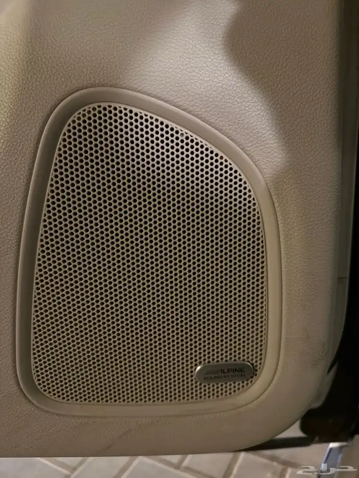 للبيع كرايزلر C200 موديل 2016 1