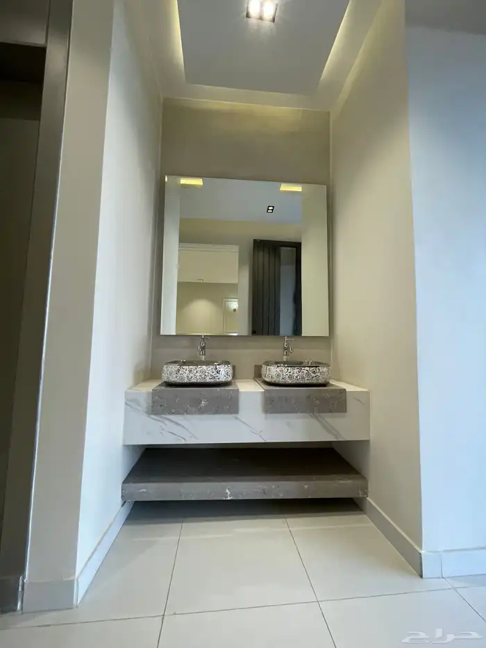 شقق ارضيه وعلويه تشطيب ممتاز واصل جميع الخدمات بحي المعارض 6