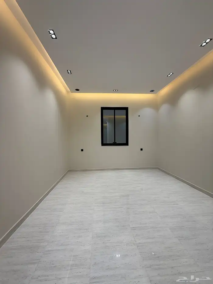 للبيع روف علويه بمدخل مستقل وشقه ارضيه مقابل نادي ضمك 15