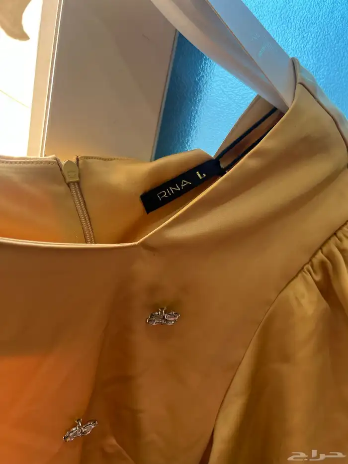 فساتين وجزم بأسعار مناسبه 39