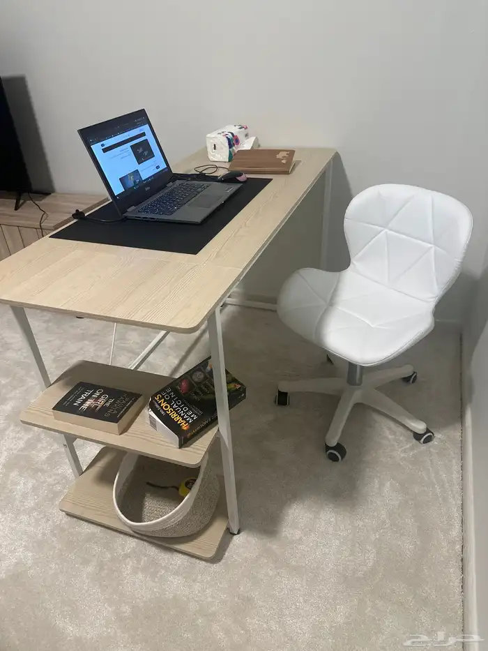 مكتب وكرسي جديد 1