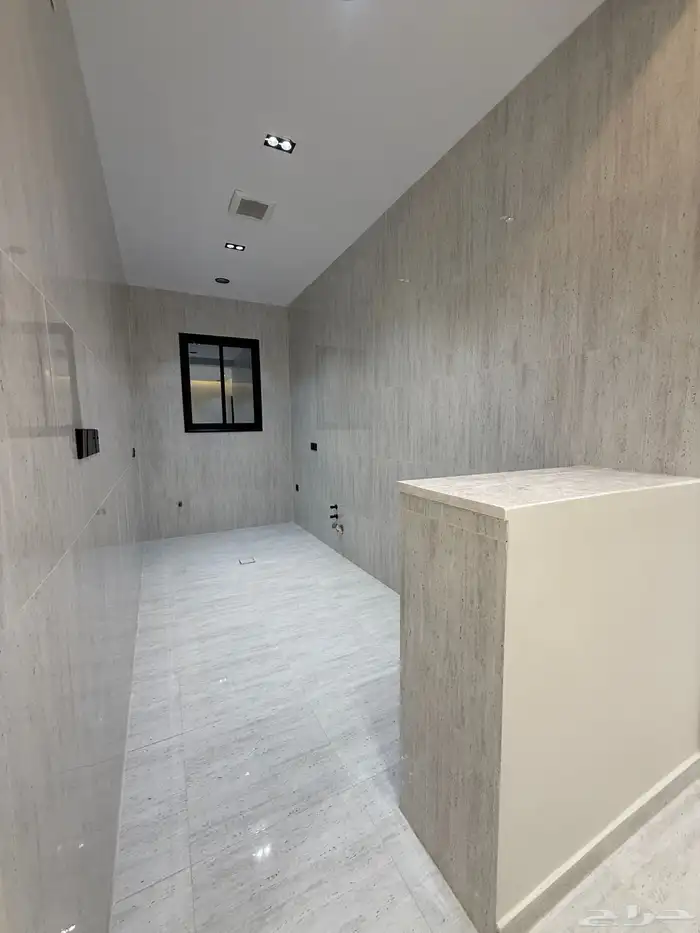 للبيع روف علويه بمدخل مستقل وشقه ارضيه مقابل نادي ضمك 41