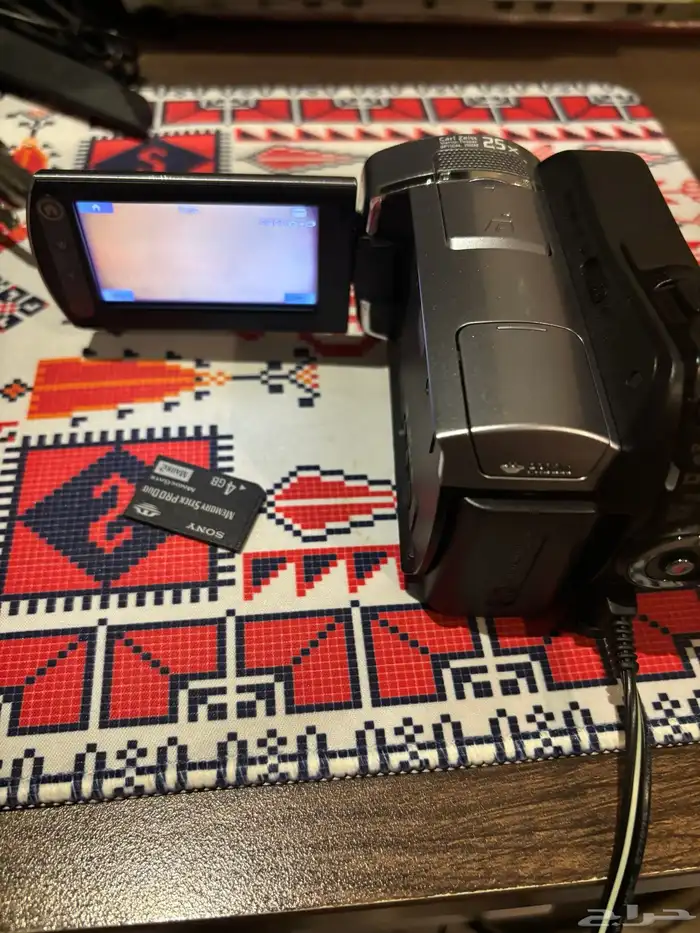 كميرا فديو وصور مع حقيبه وشاحن وسلك التلفزيون 1