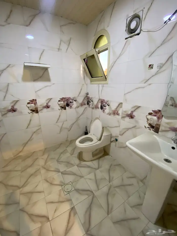 شقه للإيجار بحي الفيصليه 3