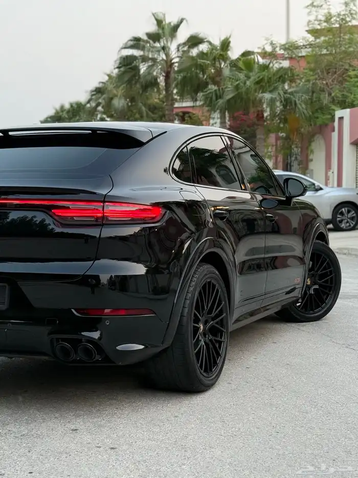 PORSCHE CAYENNE GTS 2022 45