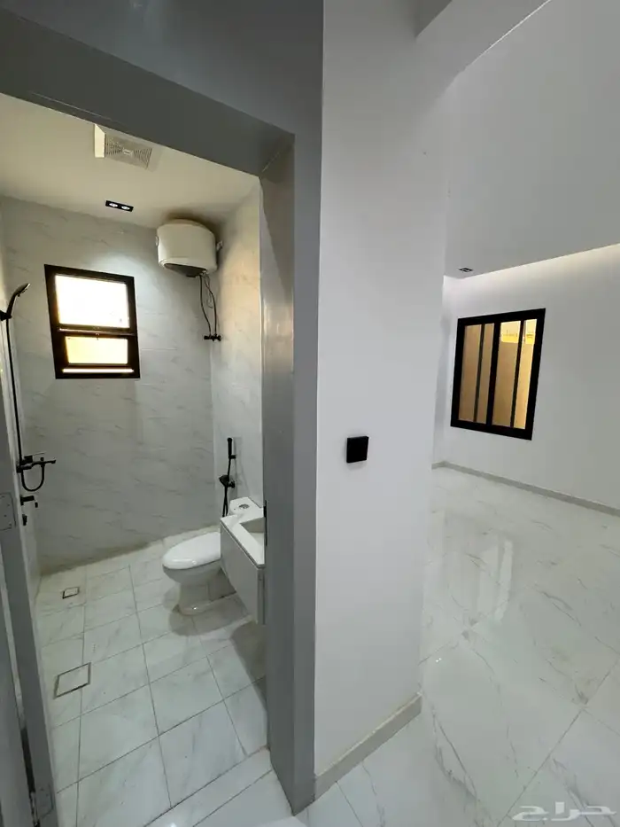 للبيع تاون هاوس علوي ب غرفة سايق 10