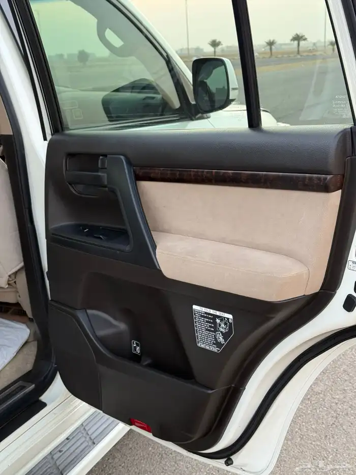 جيب لاندكروزر 2011((مخزن )) 48