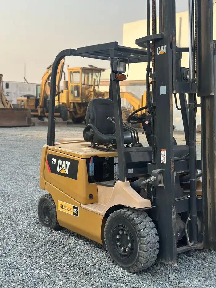 رافعة شوكية كونتينر 2 طن كهرباء موديل 2017 نظيفه جدا 0