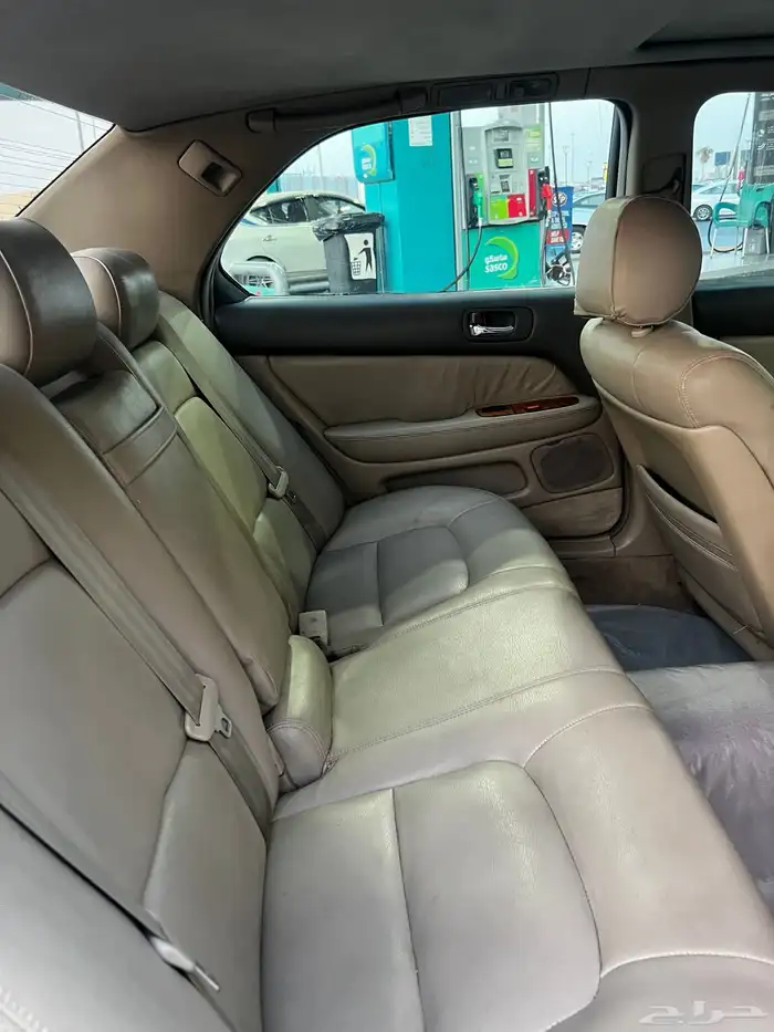 لكزس 400 اقبل بدل 6