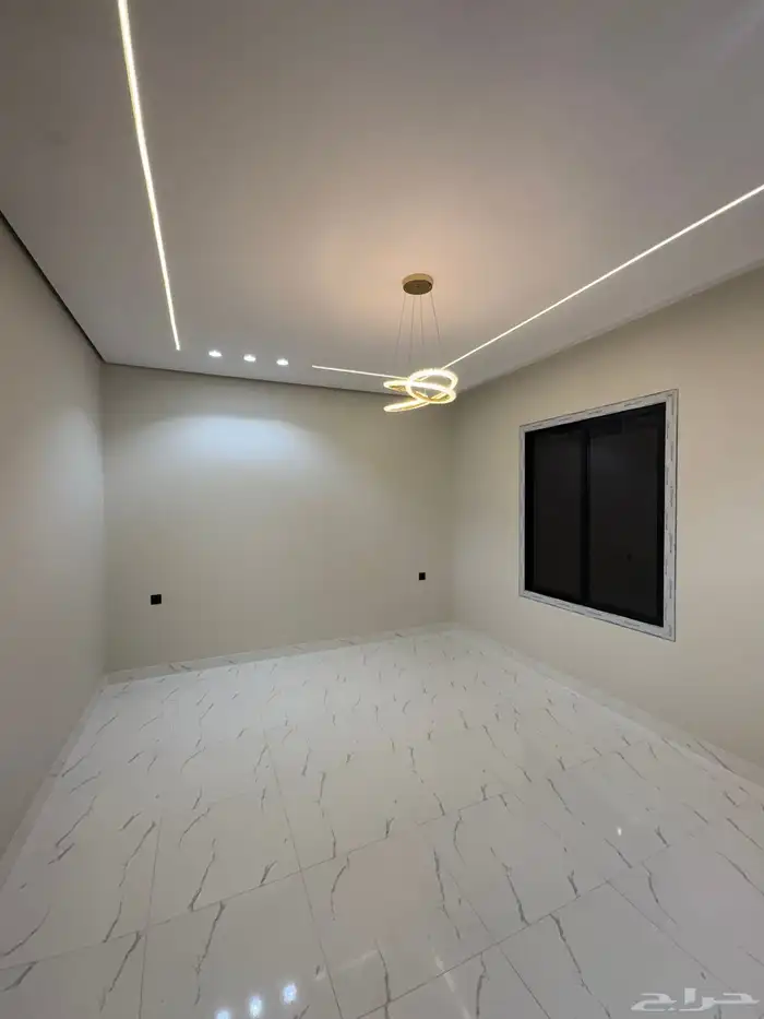 للبيع شقه ارضي مع مشب باليرموك 5