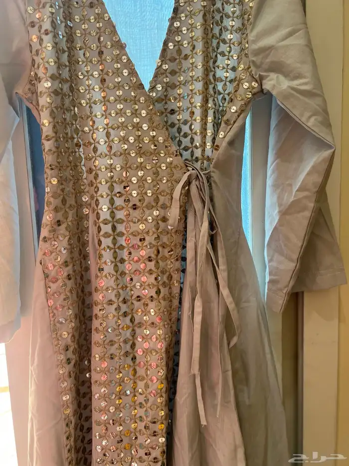 فساتين وجزم بأسعار مناسبه 30