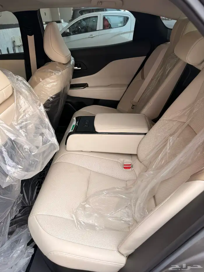 تويوتا كراون 2023 لون رمادي 3