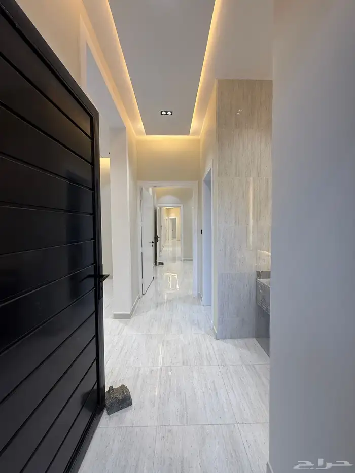 للبيع روف علويه بمدخل مستقل وشقه ارضيه مقابل نادي ضمك 6