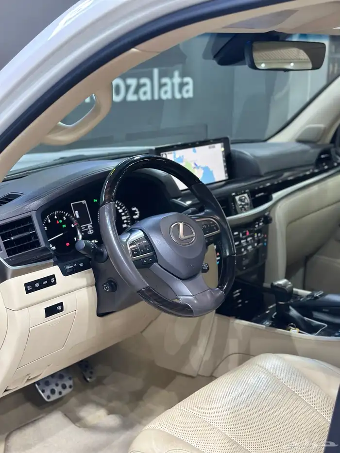 لكزس LX570 - عداد 56 الف - 2021 - سعودي 32