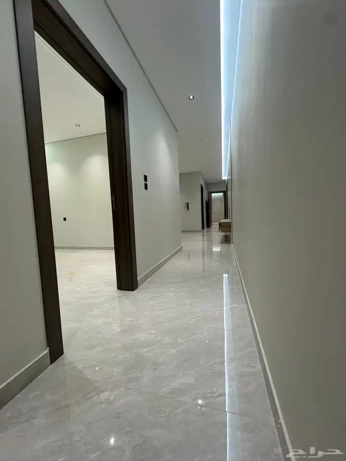 شقه للبيع خمس غرف وصاله 20