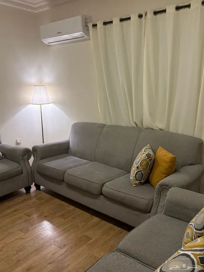 كنب مستخدم من اشلي 5