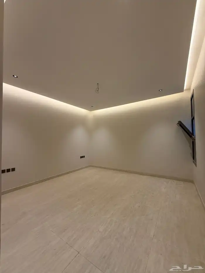 للبيع روف علوي 9 غرف سعر 750 الف قرب ضمك وكوبري باحص 35