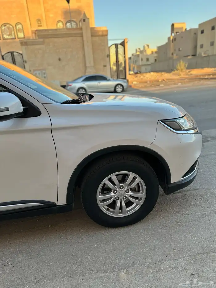 مستبيشى اوتنلاندر 2019 7