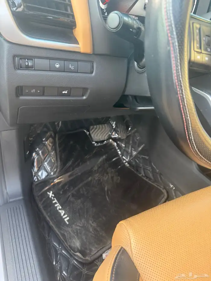 نيسان إكس تريل فل كامل سقف اسود جلد جملي 12