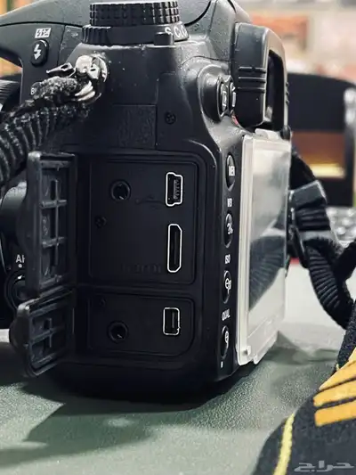 للبيع كاميرا نيكون D7000 مع عدسة سيقما 18-200 index