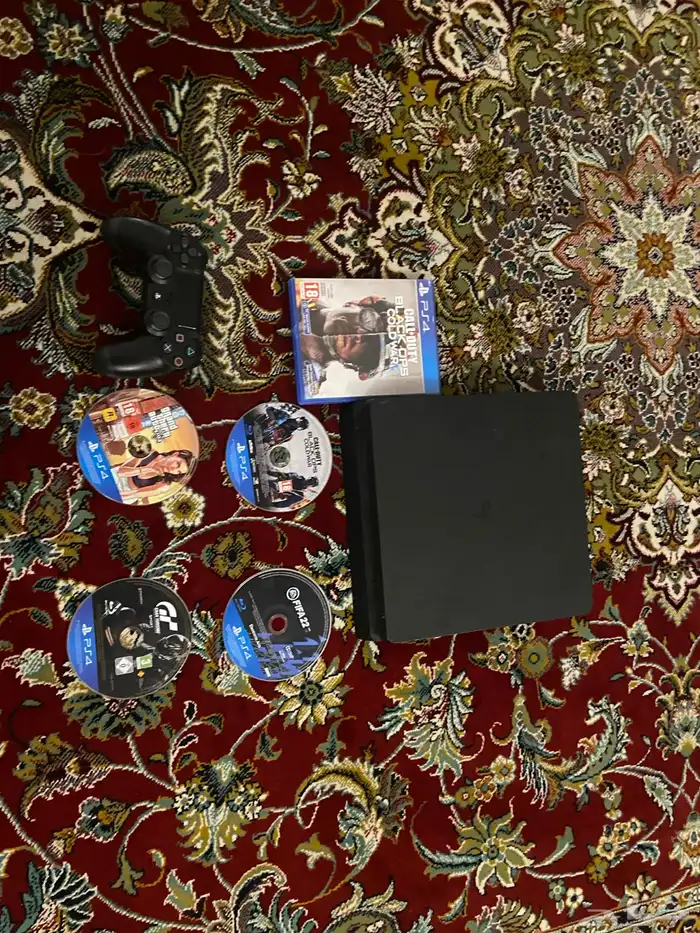 سوني 4 معه خمسه أقراص ويده وحده R3 خربان بس يمديك تصلحه 2