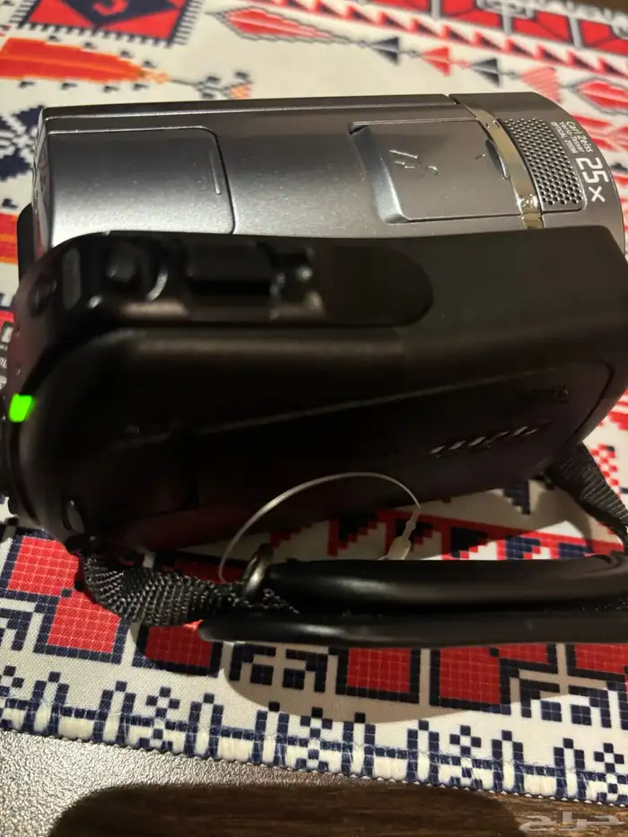 كميرا فديو وصور مع حقيبه وشاحن وسلك التلفزيون 2