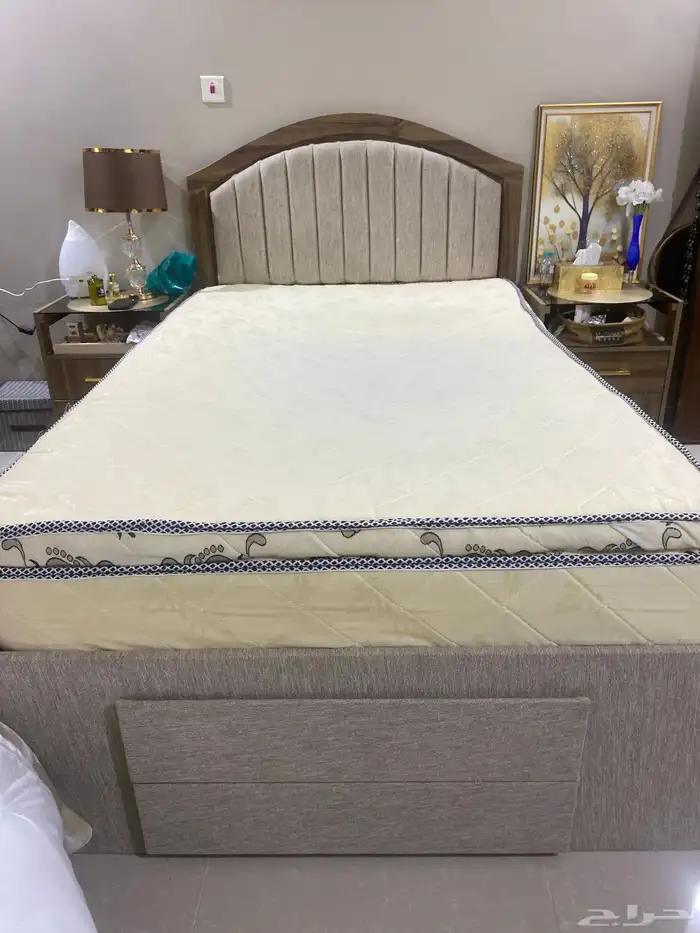 سرير جديد عرض متر و ستين سبب البيت ماخذ مساحه في الغرفه 0